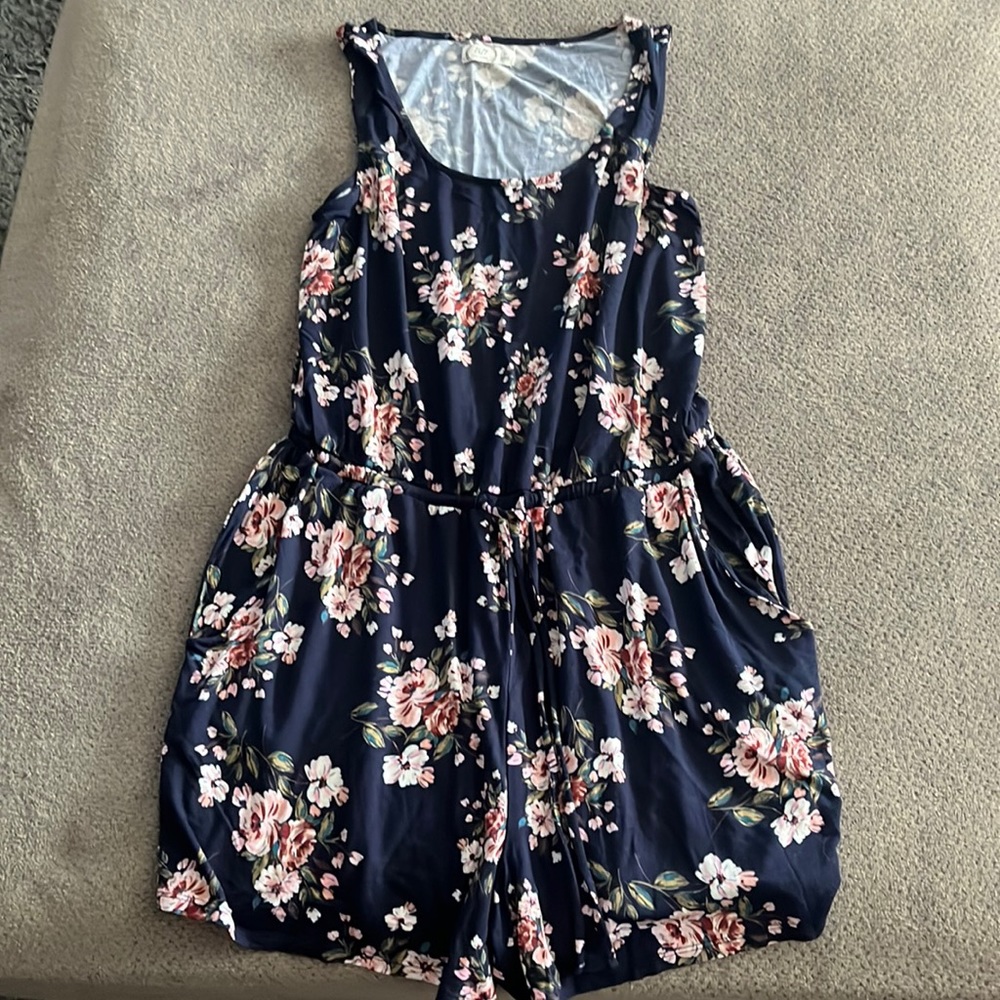 New without tags, Maurice’s size M shorts suit